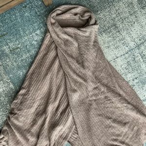 Barefoot Dreams Shaw. Driftwood color, one size fits all. New with tags.